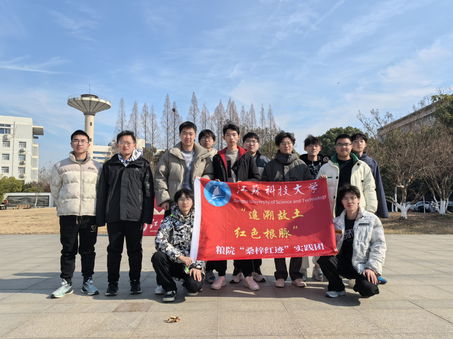 1737547064758634.jpg 图为粮院桑梓红迹实践团合照.jpg